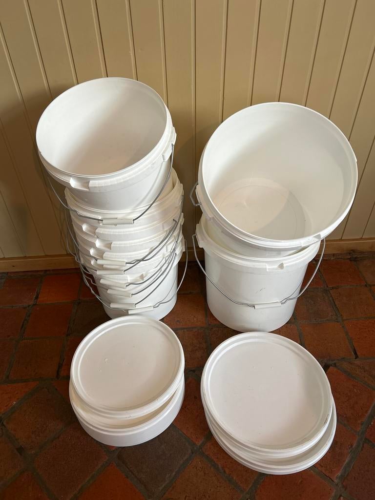 9  emmers met deksel, 7x 10L en 2x 20L zware uitvoering, Ophalen of Verzenden, Nieuw, Kunststof, Met deksel