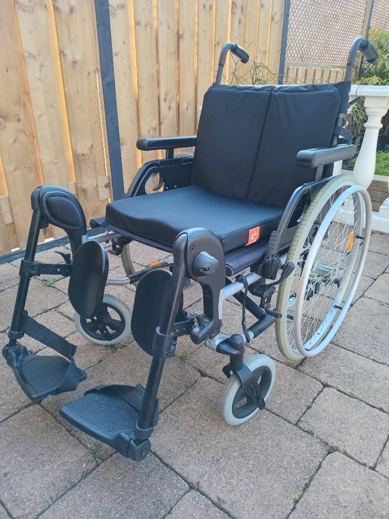 lichtgewicht rolstoel Breezy Rubix 2, Diversen, Rolstoelen, Ophalen, Inklapbaar, Zo goed als nieuw, Duwrolstoel