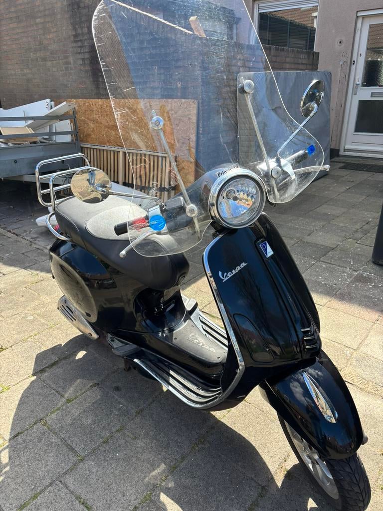 Vespa primavera (2018) geel kenteken, Fietsen en Brommers, Scooters | Vespa, Gebruikt, Overige modellen, Maximaal 45 km/u, Benzine