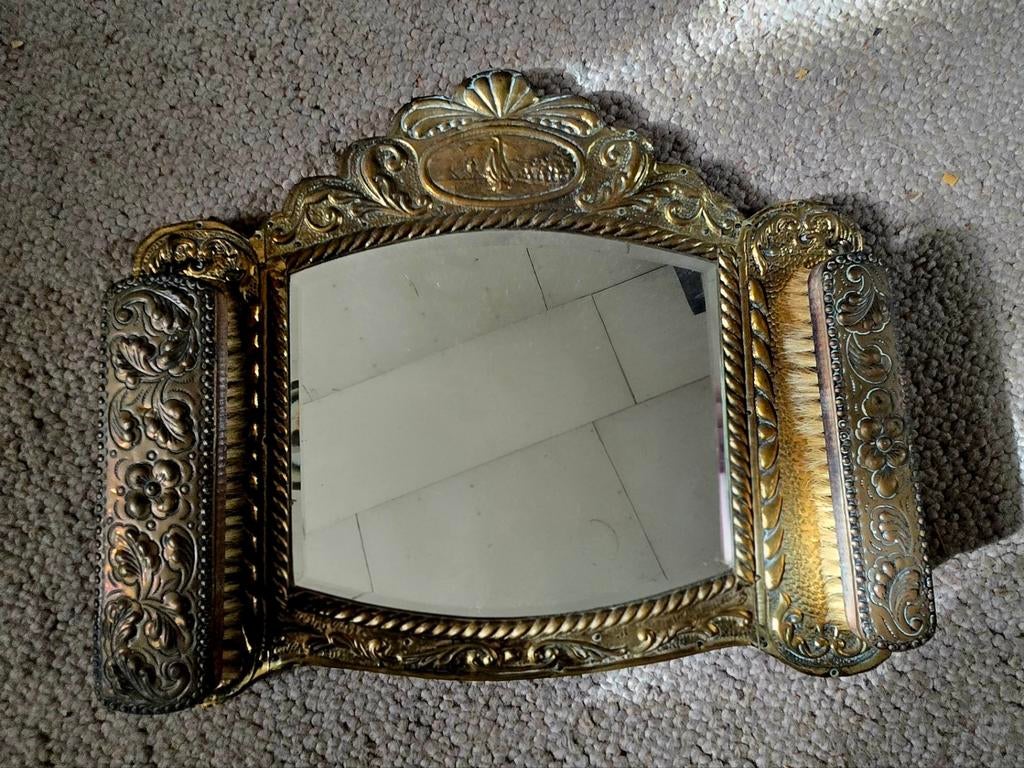 Antieke halspiegel met borstels garderobespiegel, Antiek en Kunst, Ophalen of Verzenden, Rechthoekig, Minder dan 50 cm