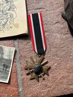 WW2 Spullen: Medaille, Foto's, Boekje en Bankbiljetten, Verzamelen, Ophalen of Verzenden, Overige soorten, Duitsland, Lintje, Medaille of Wings
