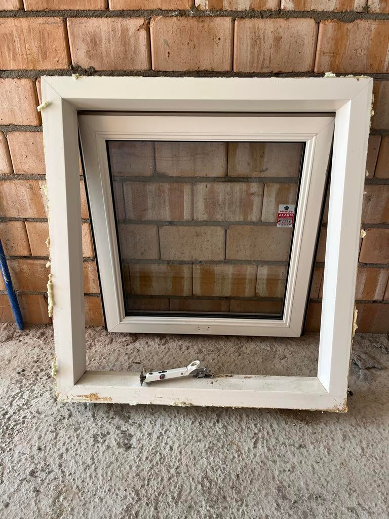 Kunststof kozijn met dubbel glas - 87x93 cm, Ophalen, Gevelraam of Ruit, Gebruikt, 80 tot 120 cm