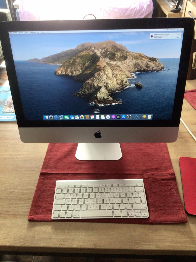 Mac 21 inch 2013 met toetsenbord en muis, Computers en Software, Apple Desktops, Ophalen of Verzenden, Zo goed als nieuw, IMac