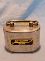 Vintage Raiffeisenbank Rijswijk Spaarpot Metaal, Verzamelen, Spaarpotten, Ophalen of Verzenden, Gebruikt, Metaal of Blik, Object of Gebouw