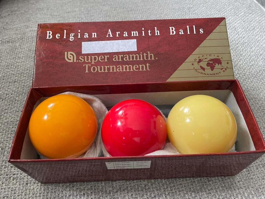 Biljartballen- Belgian Aramith 2x, Ophalen of Verzenden, Zo goed als nieuw, Keu of Ballen