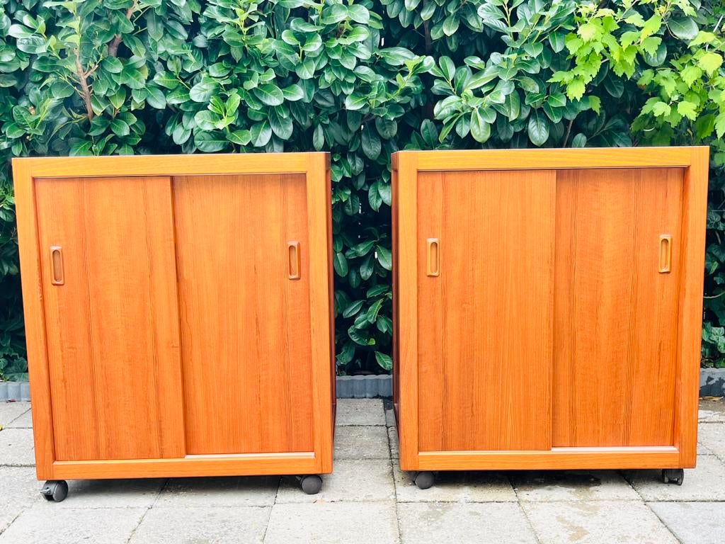 Deens dressoir van teak en eikenhout, jaren 60x2, Huis en Inrichting, Kasten | Overige, Ophalen of Verzenden, Zo goed als nieuw