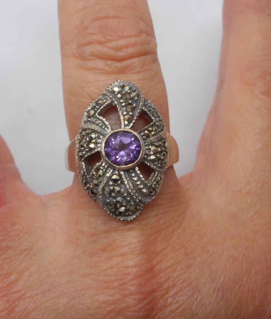 Zilveren prachtige ring met stenen maat krap 17,5 nr.217