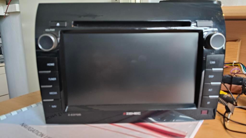 Zenec Z-E3726 Compleet 2-din multimedia navigatie systeem, Ophalen, Zo goed als nieuw