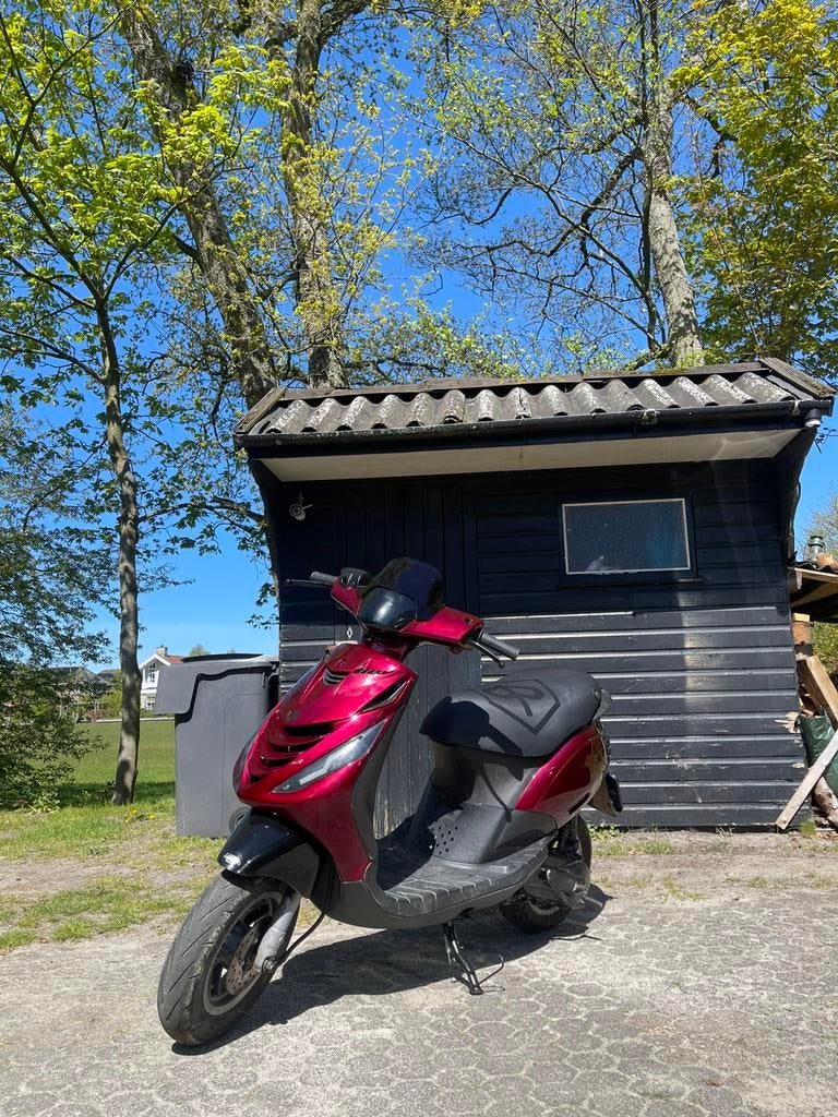 Piaggio Zip 70cc 2-takt – zonder kenteken, Fietsen en Brommers, Scooters | Piaggio, Ophalen, Tweetakt, Maximaal 45 km/u, Zo goed als nieuw