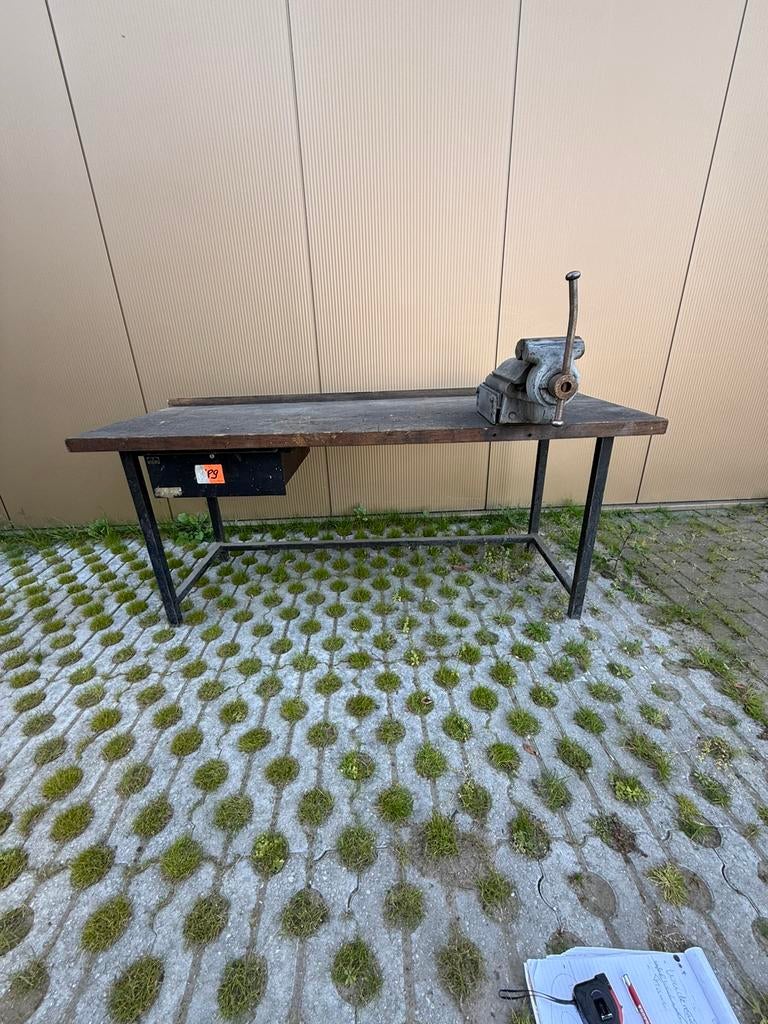 Degelijke werkbank met zware bankschroef – stalen frame, Ophalen, Gebruikt, 170 cm of meer, Bankschroef