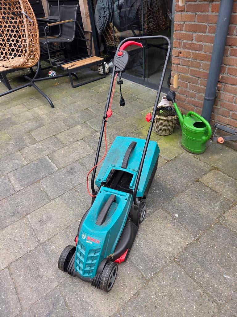 Bosch arm 32 grasmaaier 1200w, Ophalen, Elektrische grasmaaier, Opvangbak, 30 t/m 39 cm