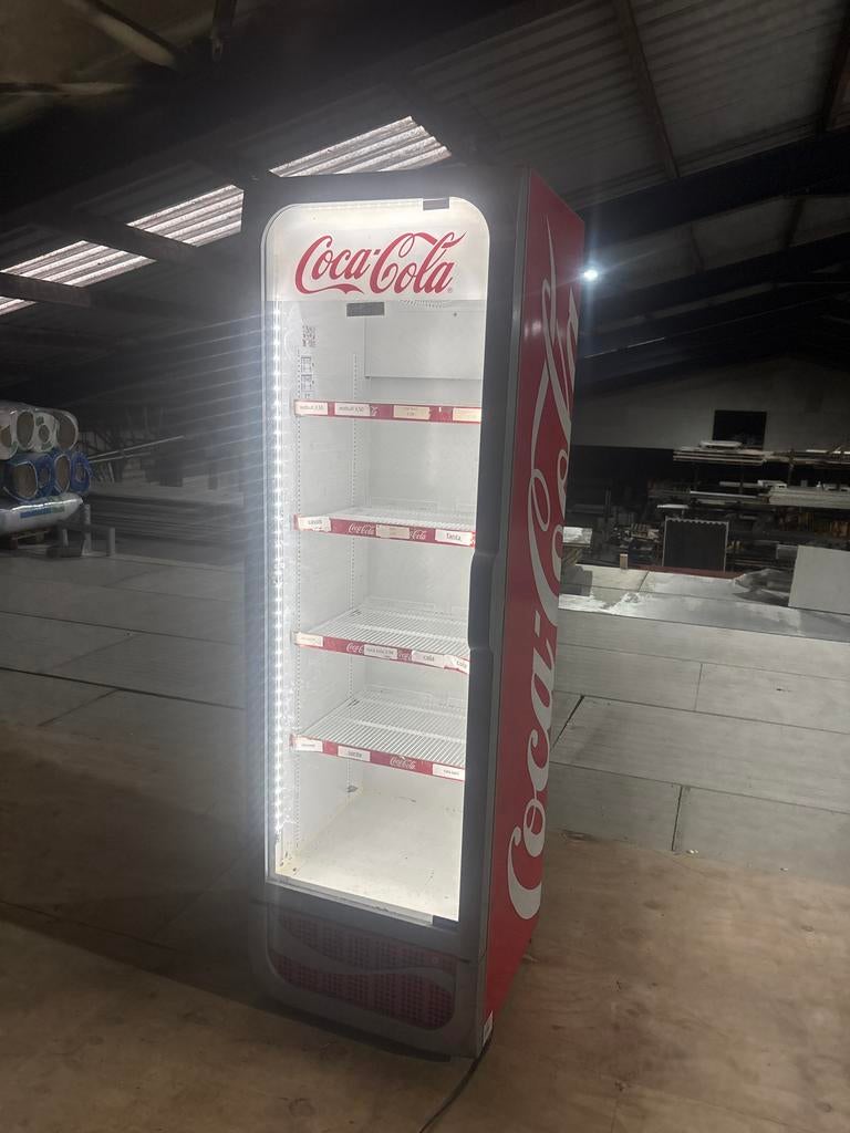 Coca-Cola Display Koelkast - Perfect voor Drankjes, Witgoed en Apparatuur, Ophalen, 200 liter of meer, 60 cm of meer, 160 cm of meer