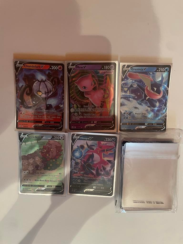 Pokémon kaarten en hoesjes, Hobby en Vrije tijd, Verzamelkaartspellen | Pokémon, Ophalen of Verzenden, Zo goed als nieuw, Meerdere kaarten