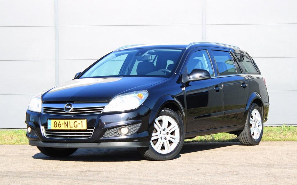 Opel Astra Wagon 1.6 Cosmo Leder Parkeersensoren Climate !NI, Voorwielaandrijving, 15 km/l, Gebruikt, Zwart