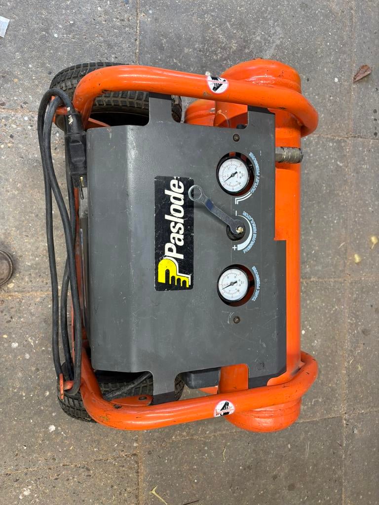 Compressor lt 11+11HP2.5.  € 60,00, Doe-het-zelf en Verbouw, Compressors, Ophalen, Gebruikt, 10 bar of meer, Minder dan 200 liter/min