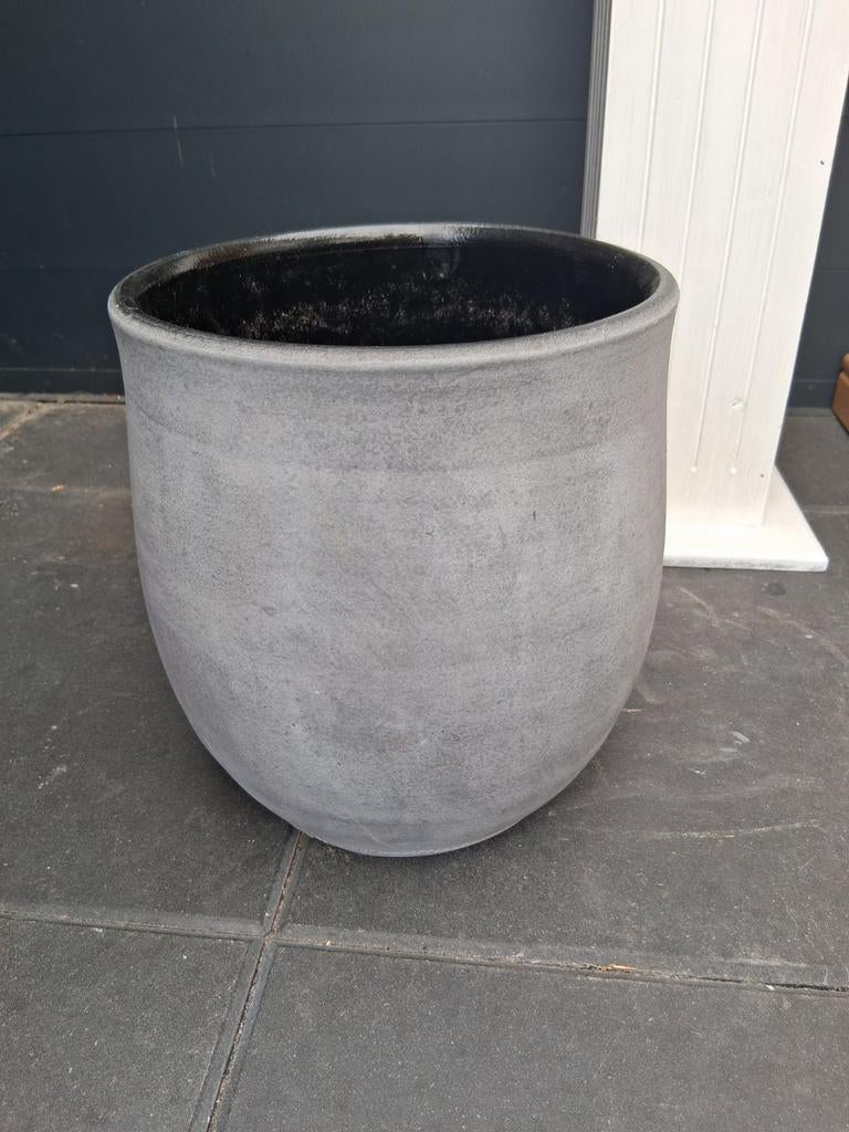 Grote grijze bloempot - Gebruikt, Tuin en Terras, Bloembakken en Plantenbakken, Ophalen, Gebruikt, Minder dan 60 cm, Rond