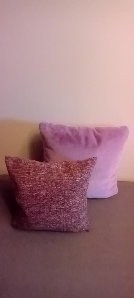 2 Nieuwe kussens: aubergine gemêleerd & oudroze pluche, Ophalen of Verzenden, Nieuw, Paars, Vierkant