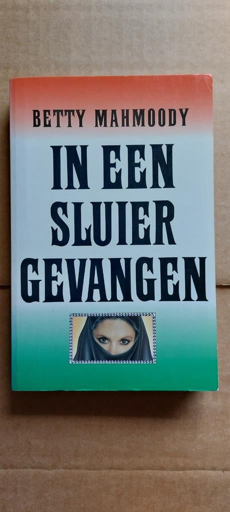 In een sluier gevangen - Betty Mahmoody, Boeken, Ophalen of Verzenden, Gelezen, Betty Mahmoody, Nederland