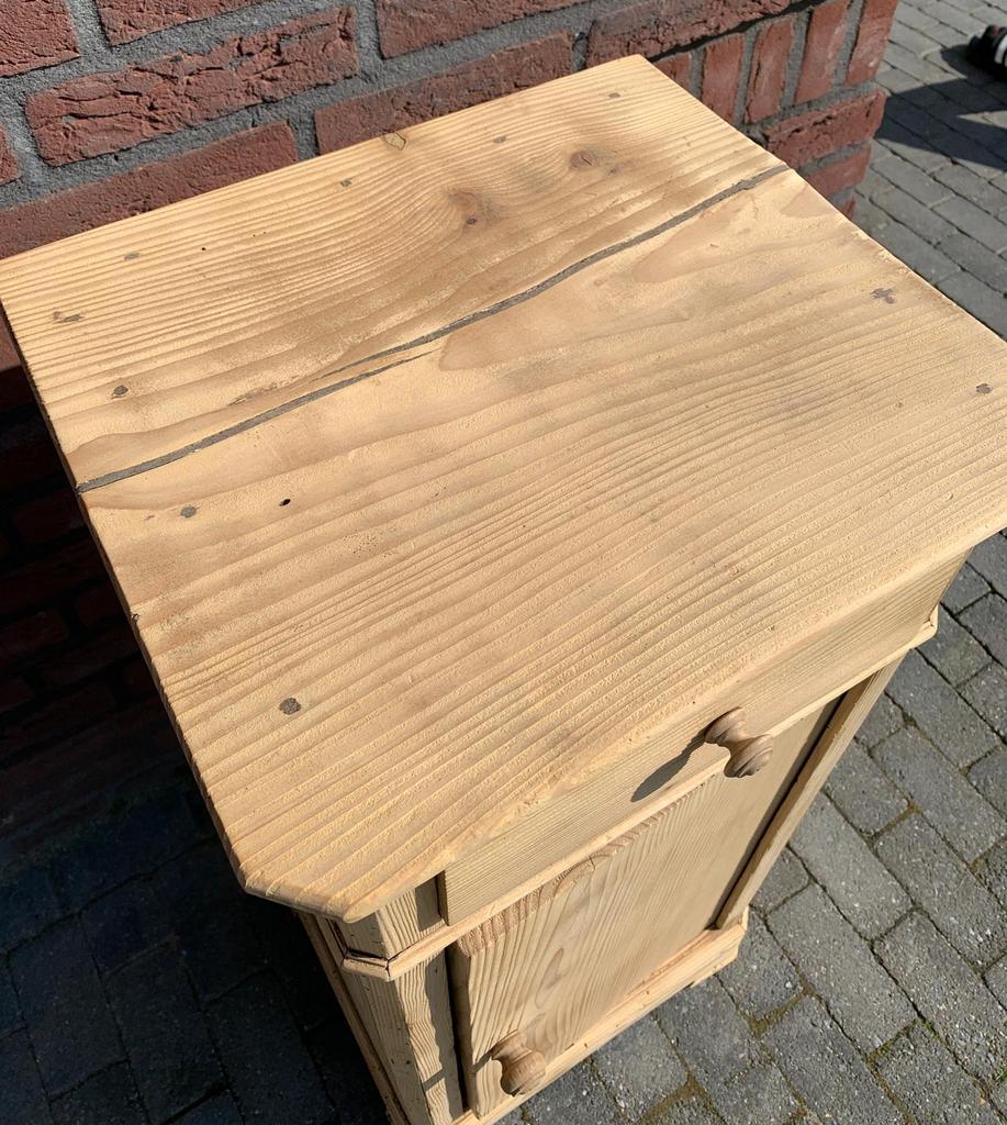 Blank grenen nachtkastje., Ophalen, Zo goed als nieuw