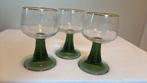 3 vintage wijnglazen met groene voet, Ophalen of Verzenden, Zo goed als nieuw, Overige typen