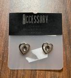 Oorbellen hartjes, NIEUW, Overige materialen, Nieuw, Ophalen of Verzenden, Knopjes of Stekers
