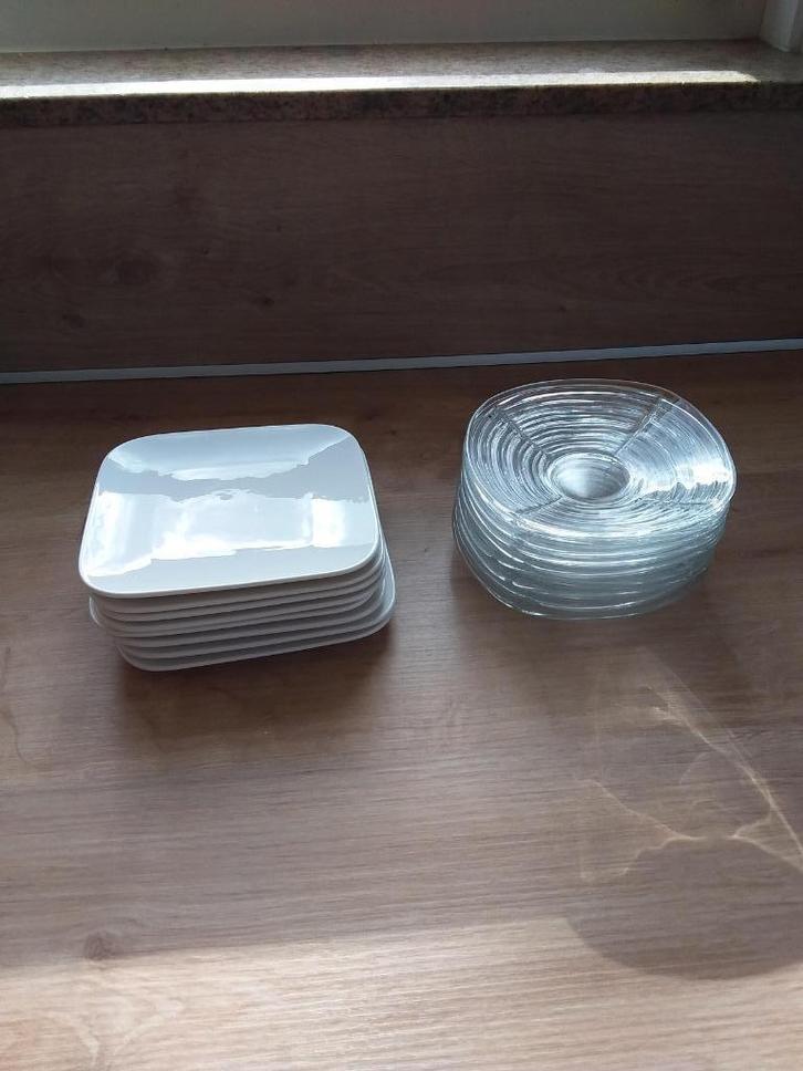 Gebaksbordjes glas en aardewerk, Huis en Inrichting, Keuken | Servies, Gebruikt, Bord(en), Overige stijlen, Porselein, Ophalen of Verzenden