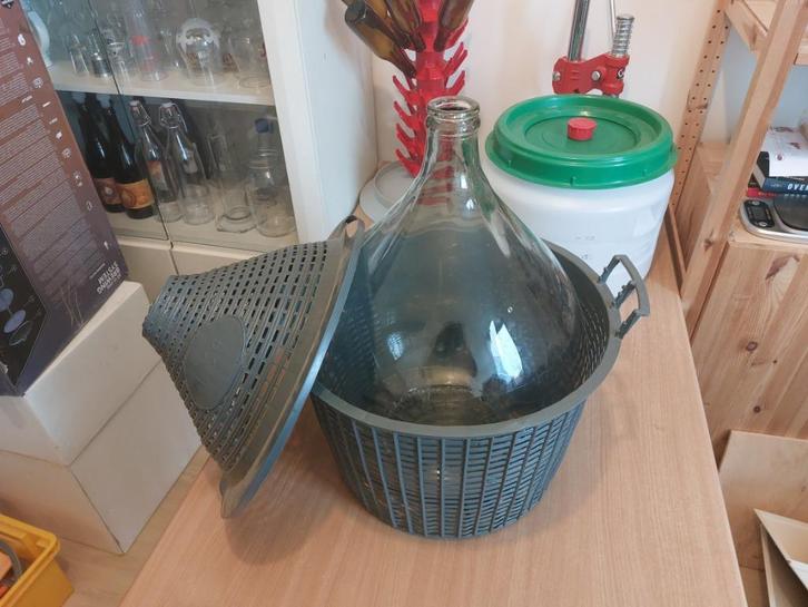 Mandfles 30L van glas met borstel, korf en waterslot., Hobby en Vrije tijd, Overige Hobby en Vrije tijd, Gebruikt, Ophalen of Verzenden
