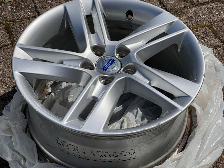 4x Originele Volvo 17 inch velgen V70/S60/V60/S80/XC70, Auto-onderdelen, Banden en Velgen, Velg(en), Zomerbanden, 17 inch, 225 mm