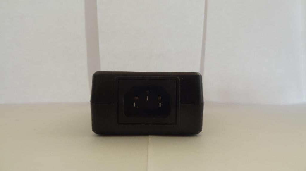 Crestron - pwe 4803 – ru, Computers en Software, Laptop-opladers, Zo goed als nieuw, Ophalen of Verzenden