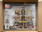 Lego 10211 Grand Emporium - nieuw in verzegelde doos MISB, Kinderen en Baby's, Speelgoed | Duplo en Lego, Verzenden, Zo goed als nieuw