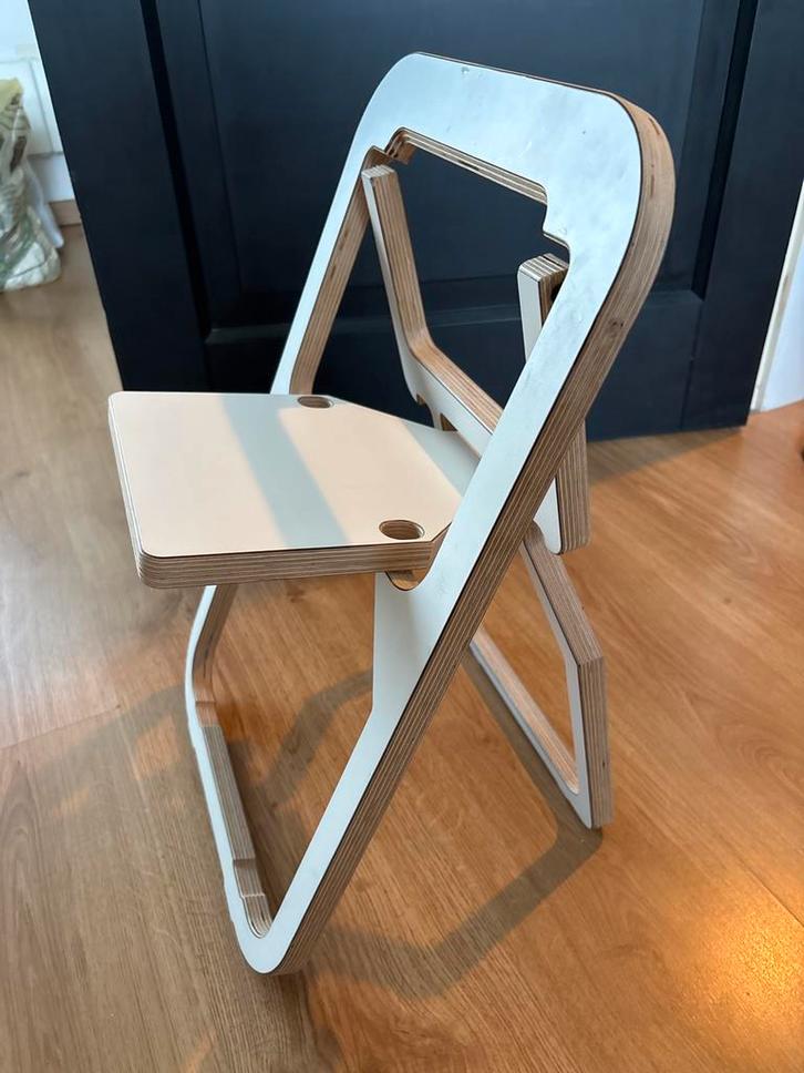 Moderne houten kinderklapstoel, Huis en Inrichting, Stoelen, Zo goed als nieuw, Eén, Hout, Wit, Ophalen