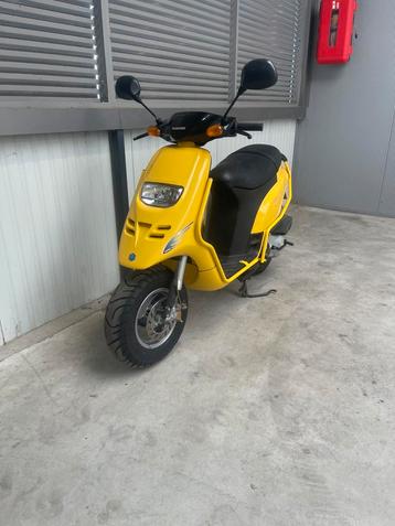 Piaggio typhoon 125cc 2t a1 motor kenteken zeer nette staat beschikbaar voor biedingen