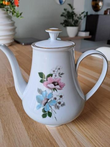 Vintage koffiepot, theepot jaren 60 porselein beschikbaar voor biedingen