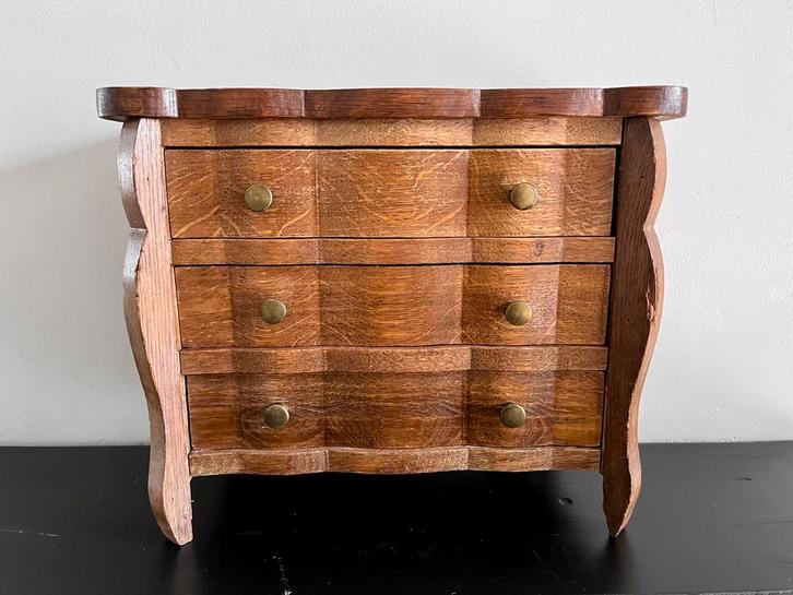 Charmant Klein Houten Barok Ladekastje – Antiek stijl, Antiek en Kunst, Antiek | Meubels | Kasten, Ophalen