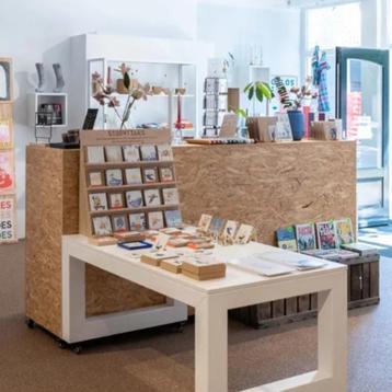 Winkel presentatieblok - hout beschikbaar voor biedingen