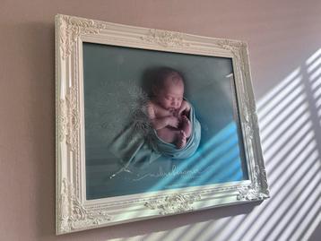 2 Grote Witte Lijsten met Glas 82 x 72 beschikbaar voor biedingen