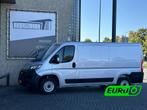 Fiat Ducato 30 2.3 MultiJet L2H1*ECC*HAAK*CRUISE*NAVI*TEL*3P, Auto's, Bestelauto's, Voorwielaandrijving, Gebruikt, Euro 6, 2500 kg