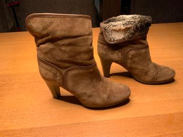 Mooie bruine suede enkellaarsjes, gevoerd, maat 40 beschikbaar voor biedingen