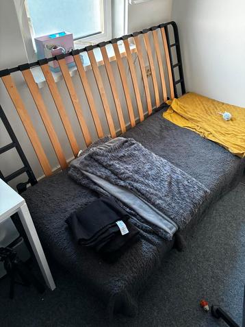 Slaapbank + one mattress beschikbaar voor biedingen