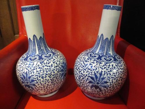 Chinese Vazen porcelein 34,5cm handbeschilderd blauw wit, Antiek en Kunst, Antiek | Porselein, Ophalen of Verzenden