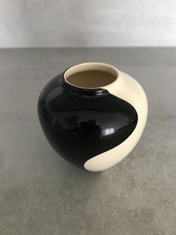 Vintage vaasje. Flora Gouda Elite 1014.  beschikbaar voor biedingen