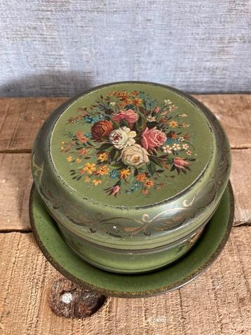Prachtig antieke (koek)trommel met bloemendecor beschikbaar voor biedingen