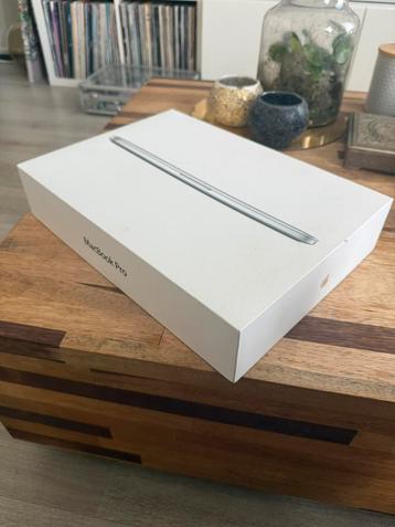 Lege doos Apple MacBook Pro A1502 13.3 inch beschikbaar voor biedingen