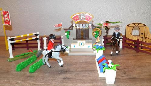Playmobil Paarden Springwedstrijd set 5242. En extra stal., Kinderen en Baby's, Speelgoed | Playmobil, Zo goed als nieuw, Complete set