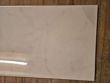 Alaplana carrara pergamon tegels 27x37 - glans - ca 7,5m2  beschikbaar voor biedingen