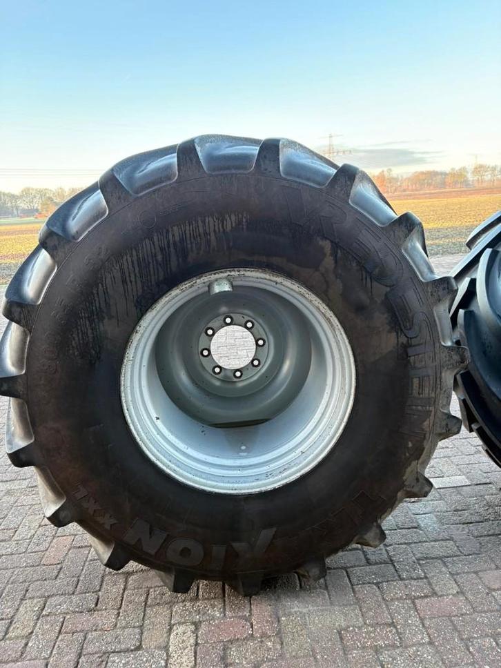 Te koop: 2x Vredestein Traxion XXL 800/65R32 met velg, Zakelijke goederen, Agrarisch | Onderdelen | Banden, Velgen en Assen, Ophalen
