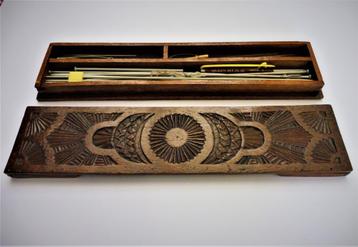 Fries kerfsnede breinaalden houder / pennenbak ca. 1810 etui beschikbaar voor biedingen