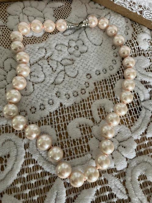 Mooie korte parelketting, Sieraden, Tassen en Uiterlijk, Kettingen, Overige materialen, Ophalen of Verzenden