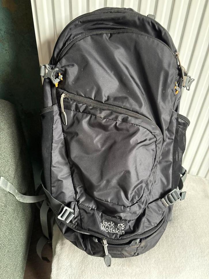 Jack Wolfskin Rugzak - Zwart, Sieraden, Tassen en Uiterlijk, Tassen | Rugtassen, Zo goed als nieuw, Kipling, 25 tot 40 cm, 30 tot 45 cm