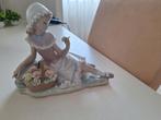 Lladro Porseleinen Beeld Meisje met Bloemenmand, Antiek en Kunst, Ophalen